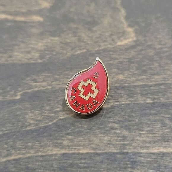 Vtg Canadian Red Cross 5th donation blood donor pin - Picture 2 of 9